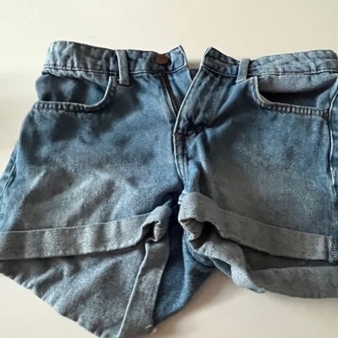 Dongerishorts fra HM/ Denim i str. 32