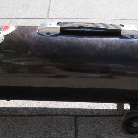 Gammel Progress 8 støvsuger i original koffert, med utstyr. Selges.