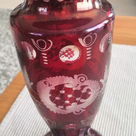 Egermann Bohemia rubin farge vase