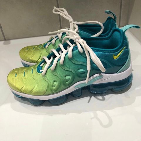 Ny og ubrukt Vapormax Plus jogge sko i str. 36.  1000kr.