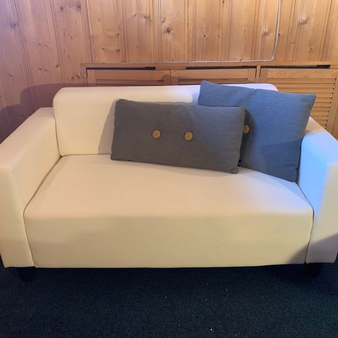 Hvit sofa (toseter) fra ikea
