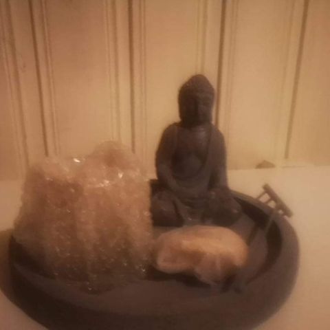 Buddha figur, stav, stein, telys holder, duft/pudder og fat  🌿🌸🌿🌺🌿