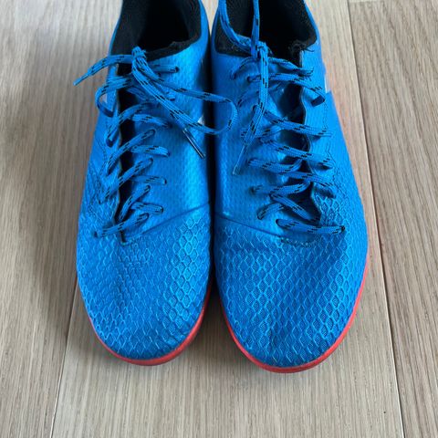 Fotballsko Adidas Messi 16.3