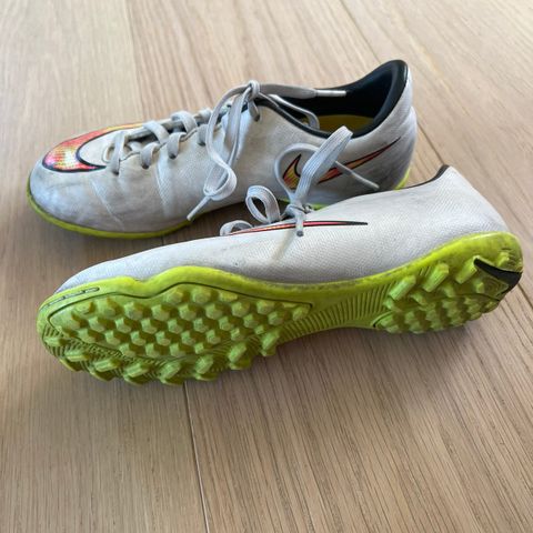 Fotballsko Nike stl 33