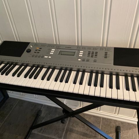 Keyboard - Yamaha PSR-E353