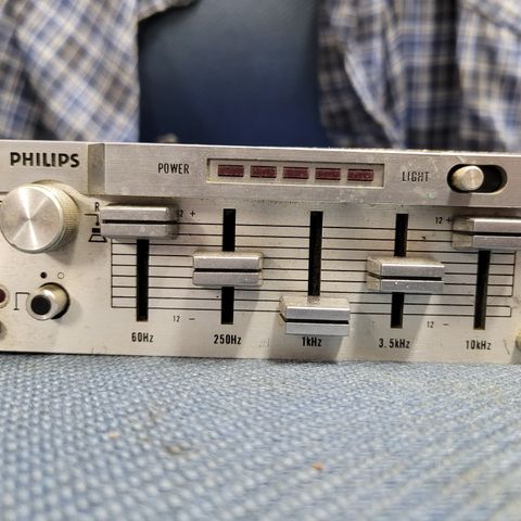 Philips bilstereo equalizer