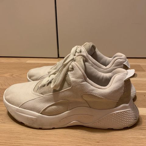 Sneakers fra H&M str. 39