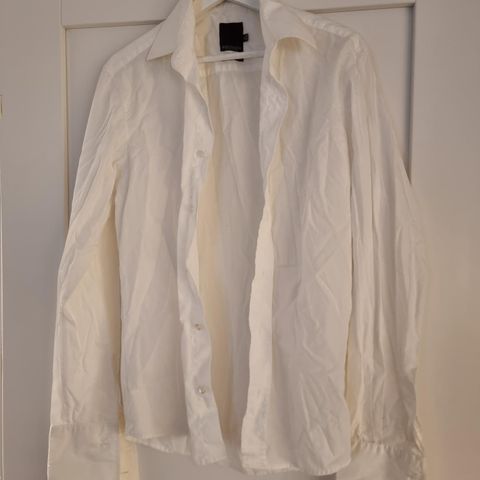 Tidløs og klassisk bomullsskjorte fra Riccovero