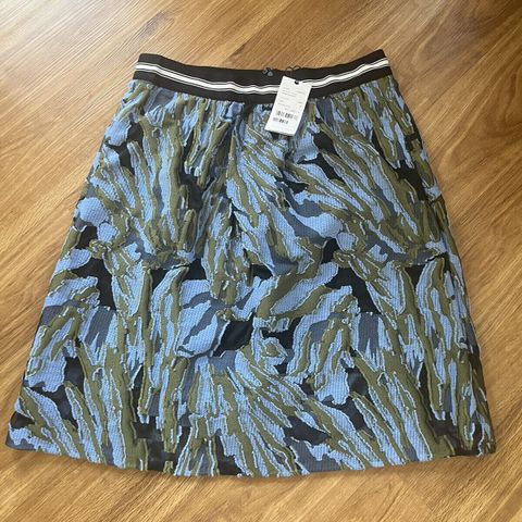 New Dorothee Schumacher 32% wool skirt, size 44/46