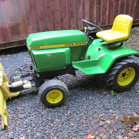 Ønskes Kjøpt John Deere 100, 200, 300, 400