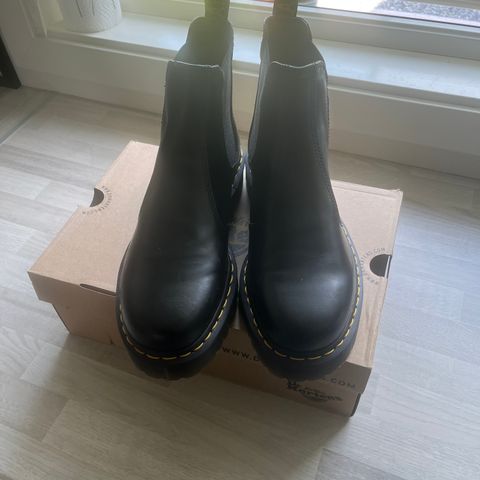 Dr Martens sko til salgs