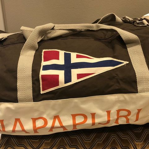 Ny weekend duffle bag fra Napapijri! - Equator Sned 117 Marone