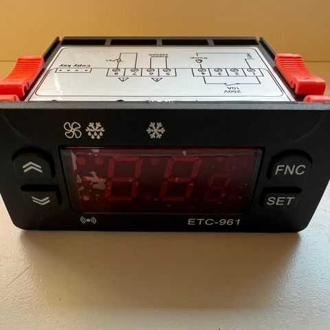 Kjøleagregat regulator, inkludert NTC tempratursensor.