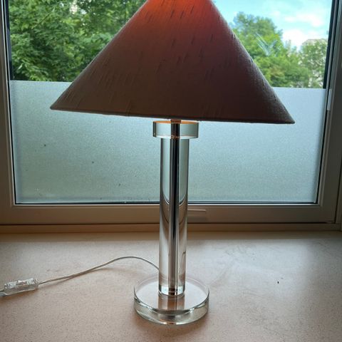 bordlampe med skjerm