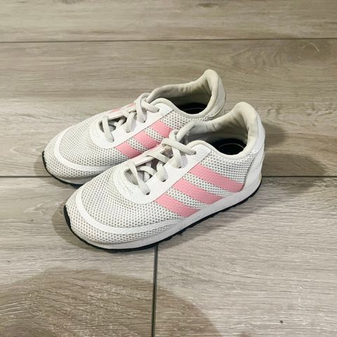 Adidas sko