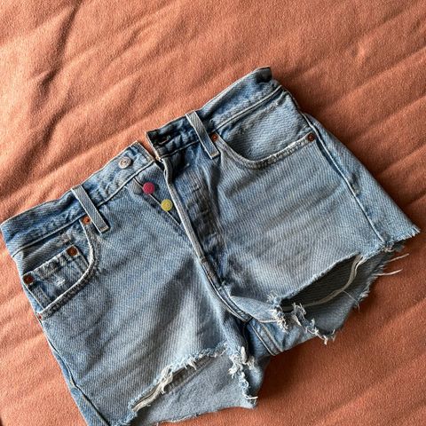 levis shorts i størrelse 25W