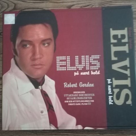 Elvis på nært hold. Bok med 2 cd'er