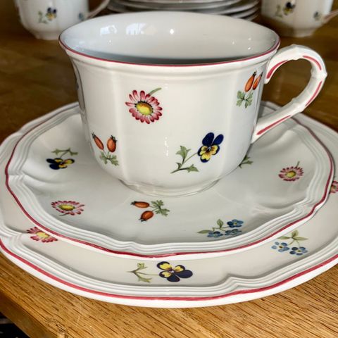 servise Villeroy & Boch , Petite Fleur . Te/ servise