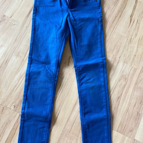 Kjempefin blå bukse str 140