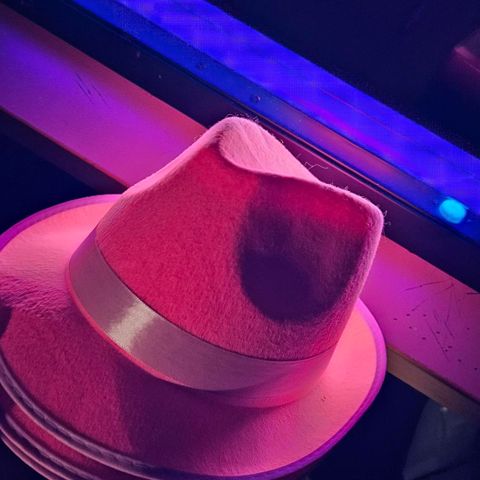 Rosa Neon Hatt