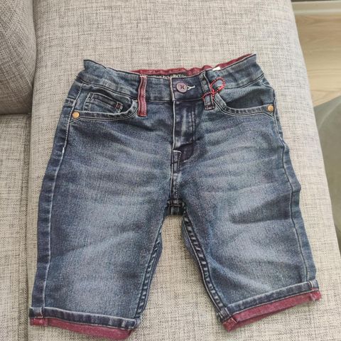 Shortsen i jeans fra Complices