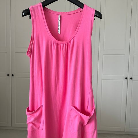 Rosa singlet / topp med lommer / stretch / lang og uten arm