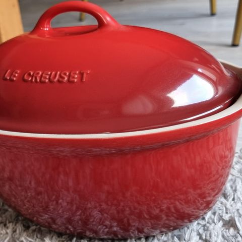 Le Creuset oval fat med lokk