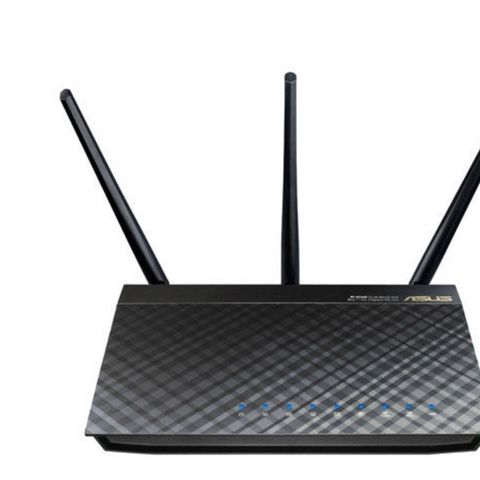 Pent brukt Asus RT-AC66U router selges rimelig