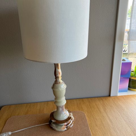 Nydelig gammel bordlampe (onyks)