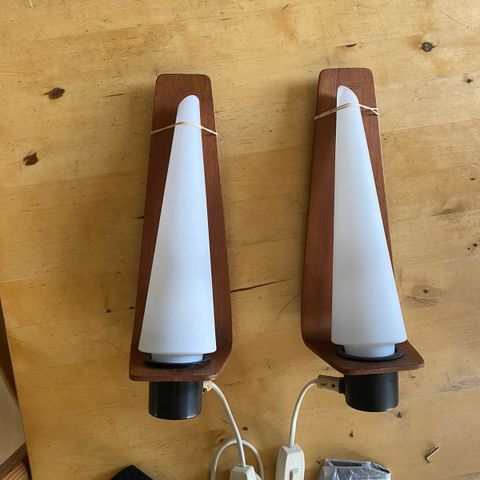 vintage/retro teak vegglamper