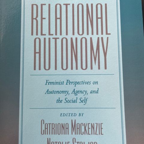 Relational Autonomy, red. av C. Mackenzie og N. Stoljar (2000)