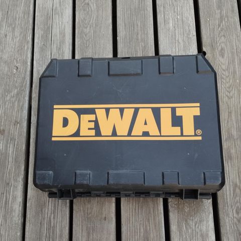 Dewalt dril i god stand med batteri og lader