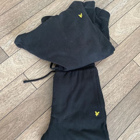 lyle & scott hettegenser og bukse. Str 12-13. minimalt brukt. Kr 400