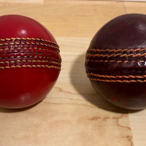 Gamle Cricket ball lærkuler