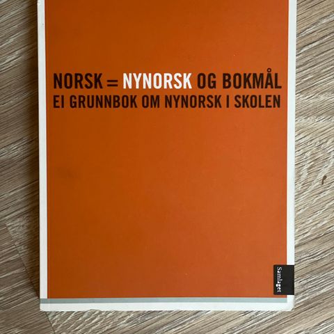 Bok i norsk og nynorsk selges kr 100