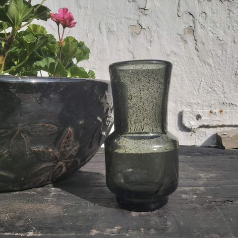 vintage Magnor Kunstglass vase, kontrollerte bobler, skifter farge, 1970-1980