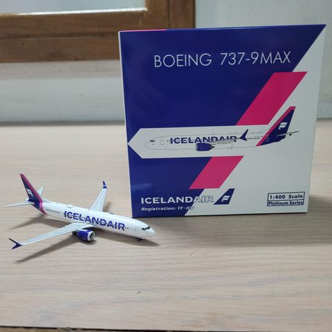 Icelandair Boeing 737-9 Max 1:400  Limited Edition Phoenix