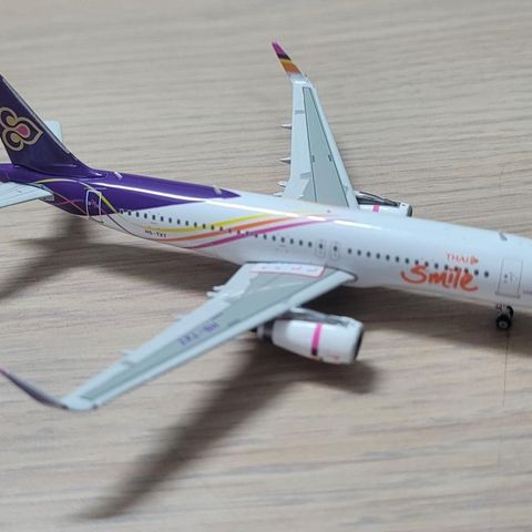 Thai Airways Smile Airbus A320 1:400 Phoenix