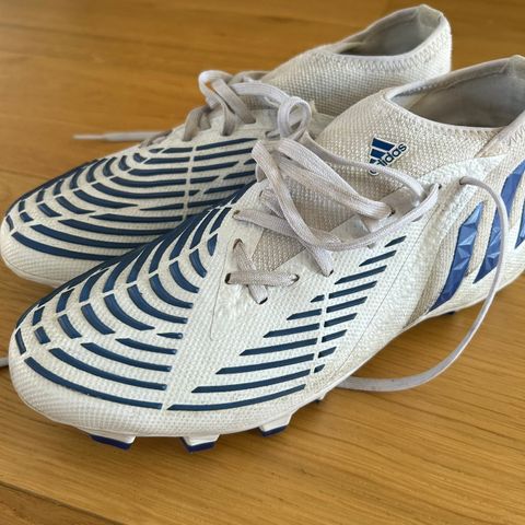 Pent brukt Adidas predator Edge.2 fotballsko str. 39 1/3 selges