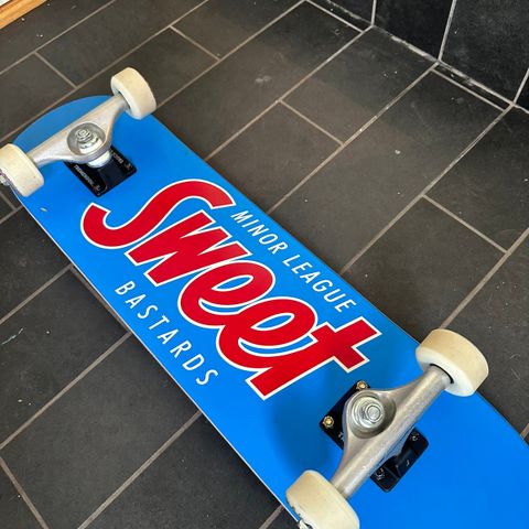 Sweet sktbs Skateboard. Som ny!