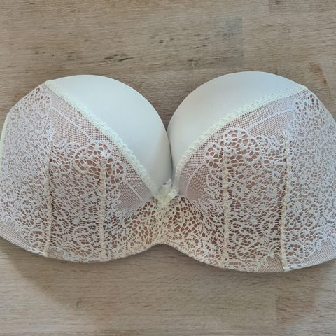 Wonderbra 85C