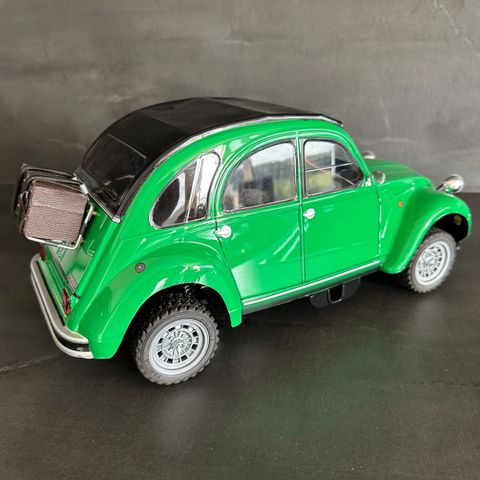 Kanskje Norges finest Tamiya Citroën 2CV Charleston ned ny radio ?