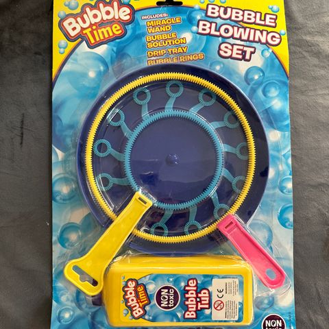 Bubble blowing set