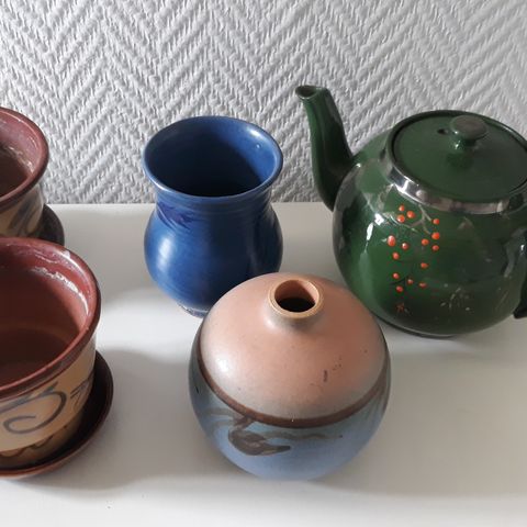 Diverse keramikk selges