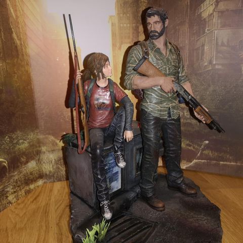 The Last of Us Statue + The Last of Us Joel Edition