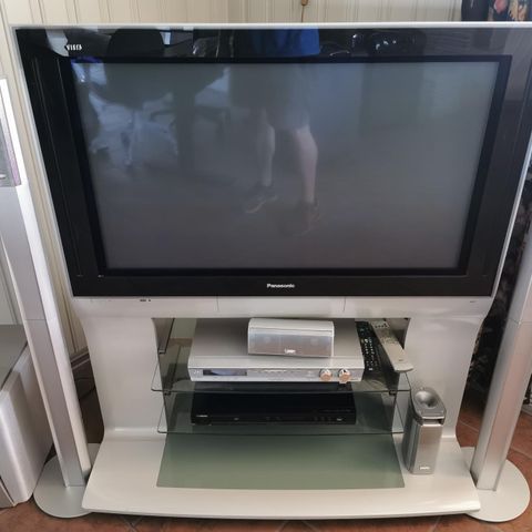 JVC/Panasonic 6.1 Surround lydanlegg/TV nypris: kr. 25000