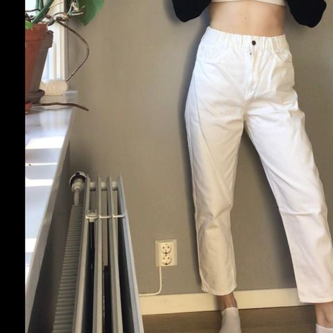 Hvite baggy/ mom jeans med high waist stretchy midje str 38