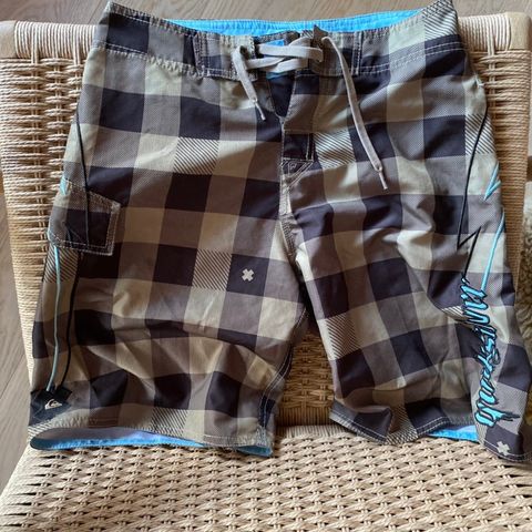 Quicksilver shorts selges