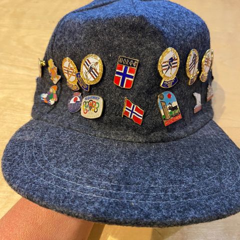 Caps med pins