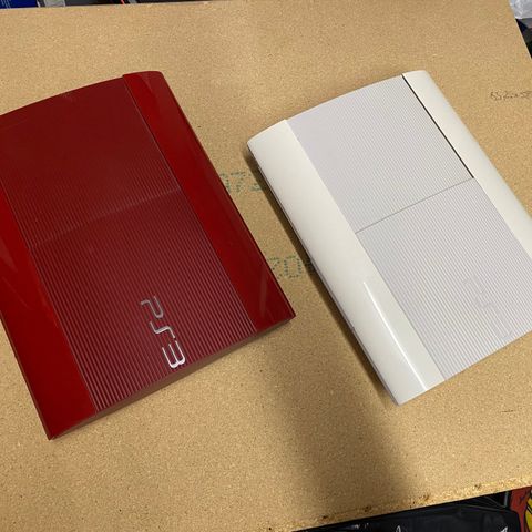 PlayStation3    2 stk. Red & white super slim